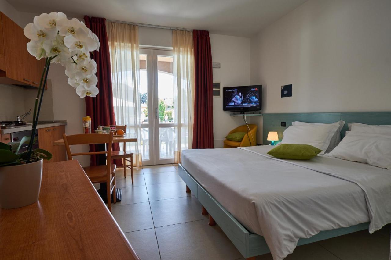 Villaggio Turistico Lugana Marina Sirmione Ngoại thất bức ảnh