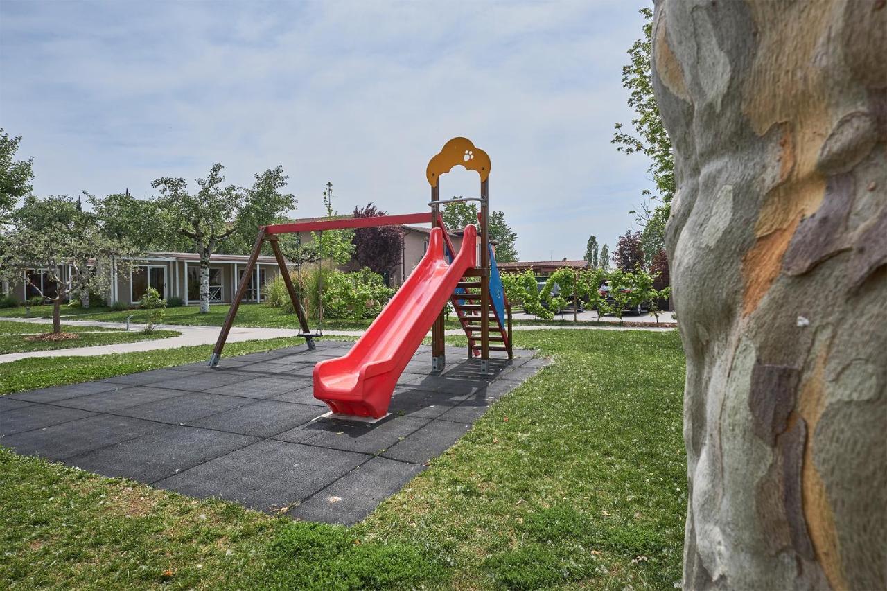 Villaggio Turistico Lugana Marina Sirmione Ngoại thất bức ảnh